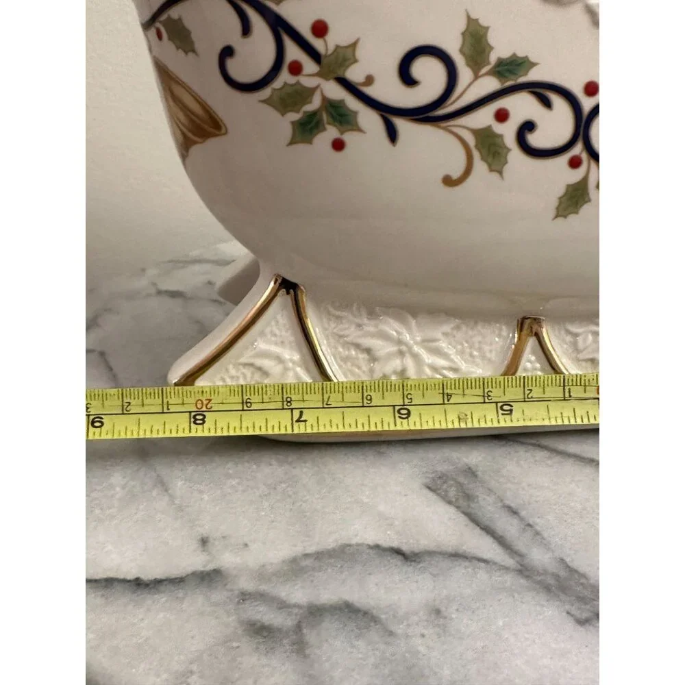 Mikasa Fine Porcelain Holly Sleigh Centerpiece KT410– New in‎ Box